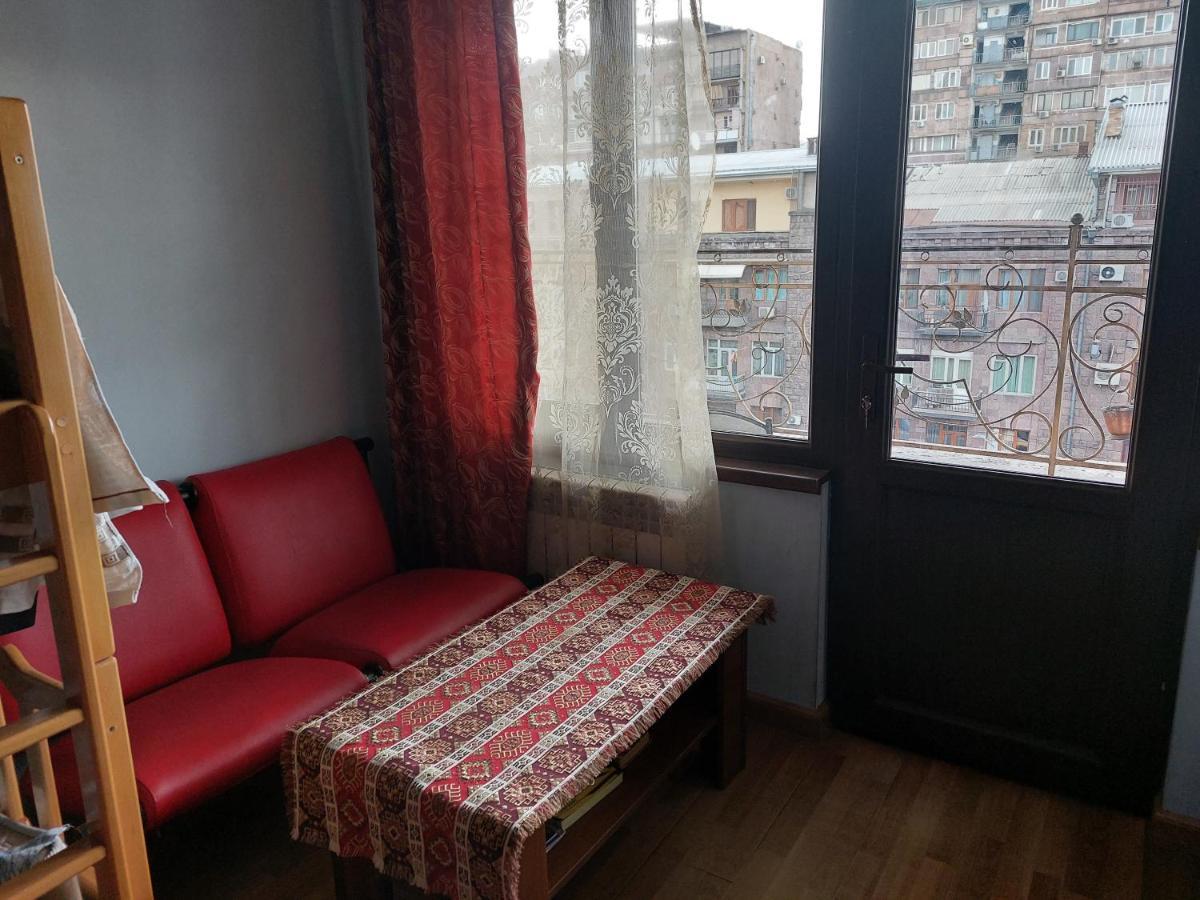 Arm Hostel Jerevan Buitenkant foto