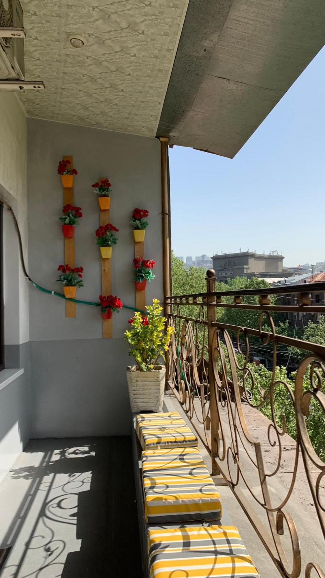 Arm Hostel Jerevan Buitenkant foto